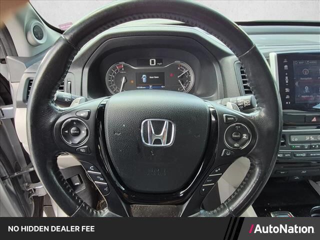 2017 Honda Pilot Elite — photo 1 of 13