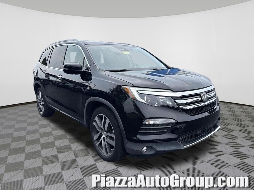 2017 Honda Pilot Elite — photo 1 of 8