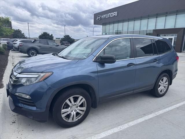 2018 Honda Pilot LX — photo 1 of 1