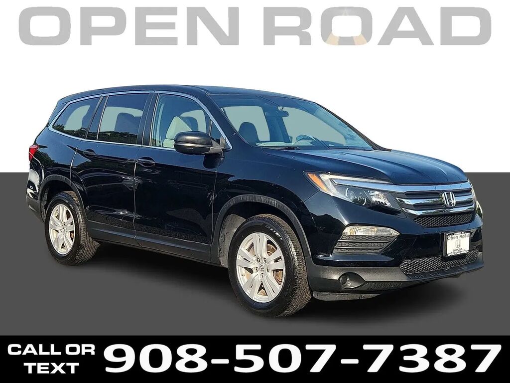 2017 Honda Pilot LX — photo 1 of 13
