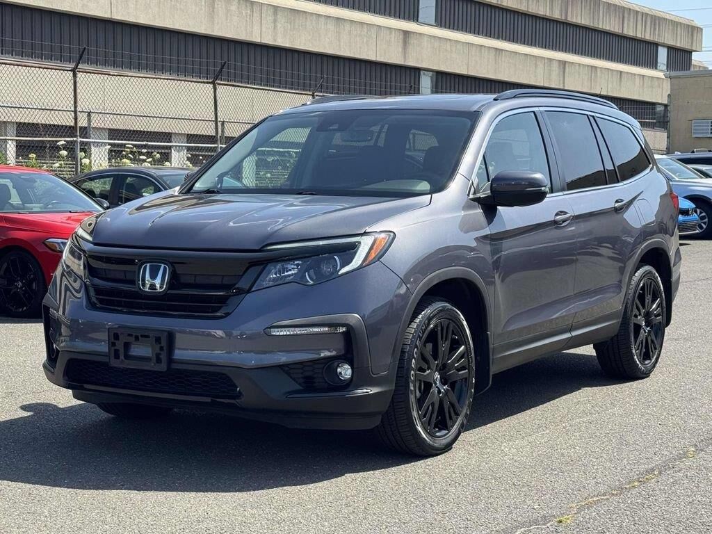 2022 Honda Pilot SE — photo 1 of 13