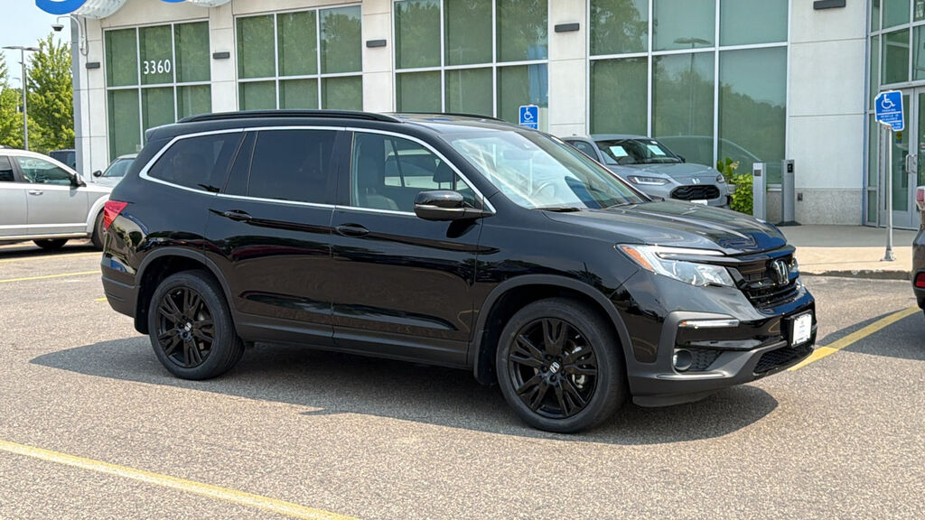 2022 Honda Pilot AWD SE — photo 1 of 7