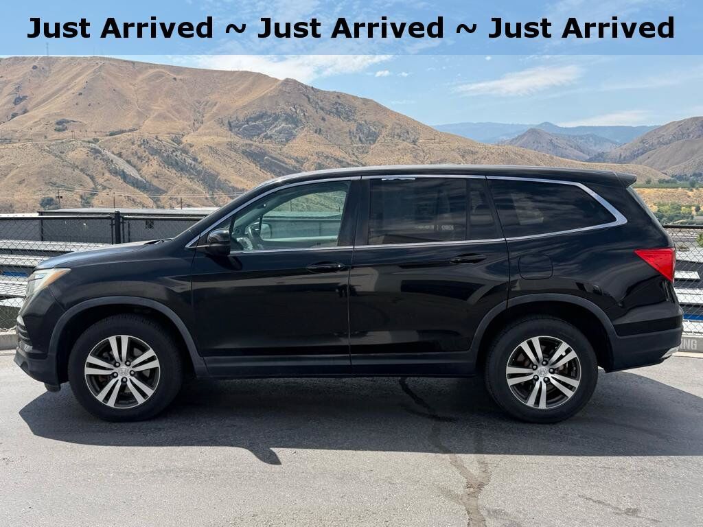 2017 Honda Pilot AWD EX-L — photo 1 of 2