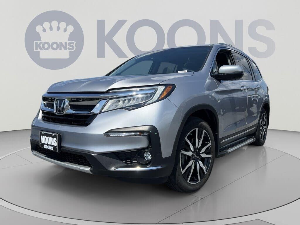 2019 Honda Pilot Touring w/Rear Captain's Chairs — photo 1 of 1