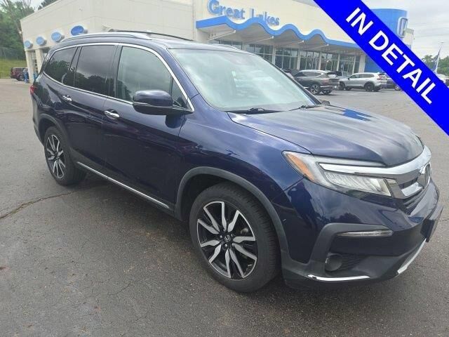 2021 Honda Pilot Touring w/Rear Captain's Chairs