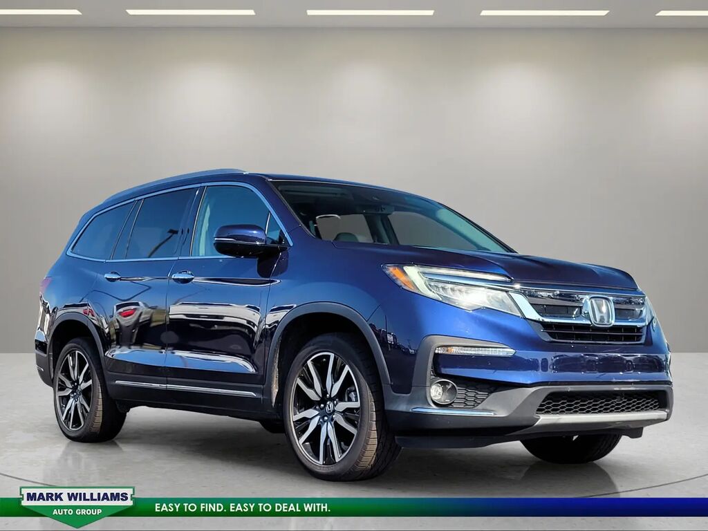 2019 Honda Pilot Touring w/Rear Captain's Chairs — photo 1 of 22