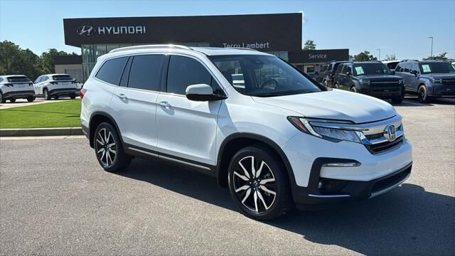 2022 Honda Pilot Touring w/Rear Captain's Chairs — photo 1 of 13