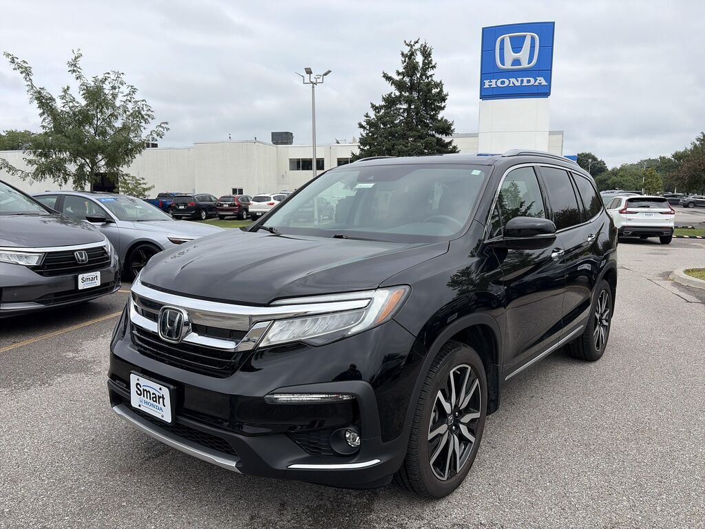 2022 Honda Pilot Touring w/Rear Captain's Chairs — photo 1 of 26