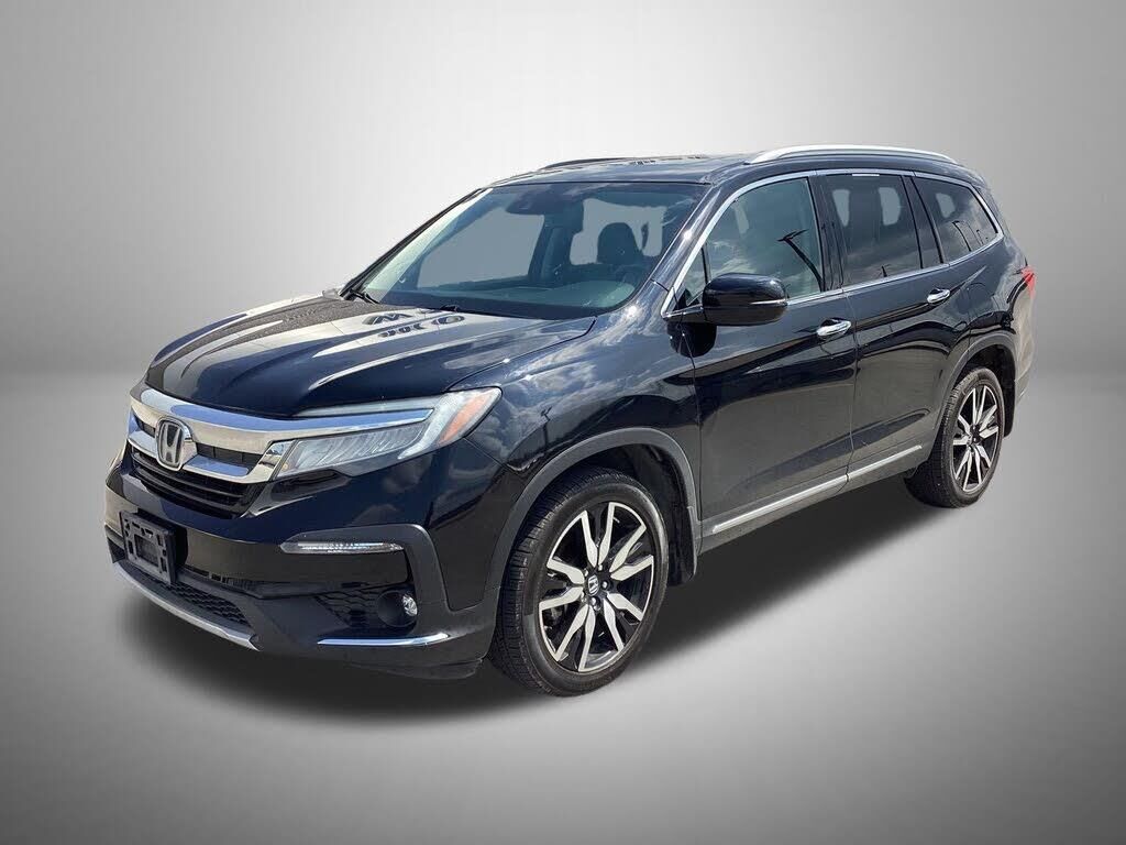 2019 Honda Pilot Touring w/Rear Captain's Chairs — photo 1 of 1