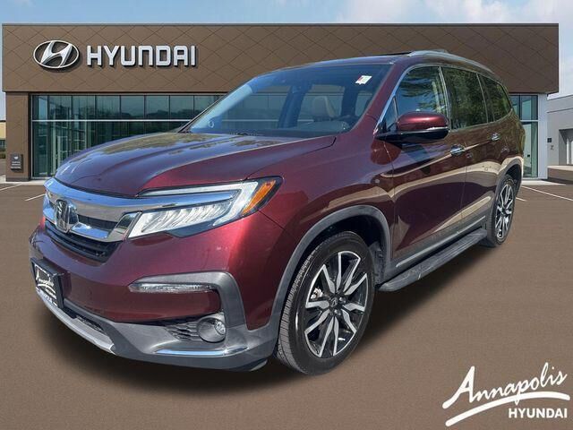 2019 Honda Pilot Touring w/Rear Captain's Chairs