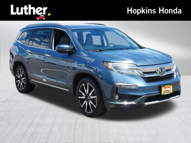 2021 Honda Pilot Touring w/Rear Captain's Chairs