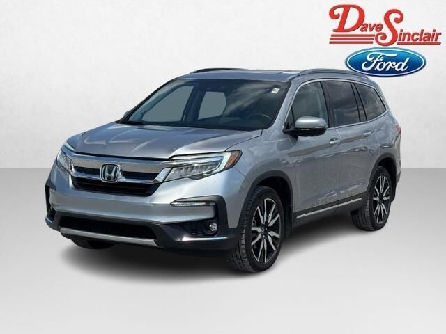 2019 Honda Pilot Touring w/Rear Captain's Chairs — photo 1 of 22