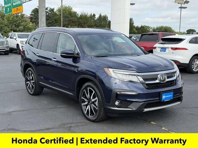 2022 Honda Pilot Touring w/Rear Captain's Chairs — photo 1 of 13