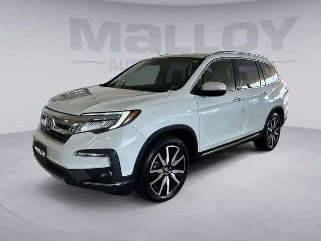 2021 Honda Pilot Touring w/Rear Captain's Chairs