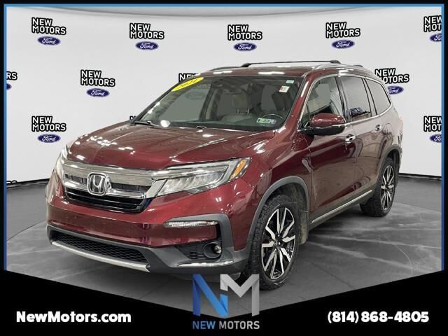 2021 Honda Pilot Touring w/Rear Captain's Chairs — photo 1 of 13