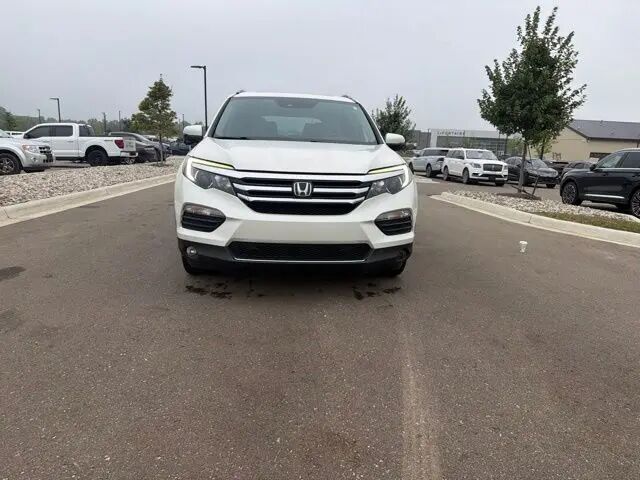 2016 Honda Pilot Touring — photo 1 of 39