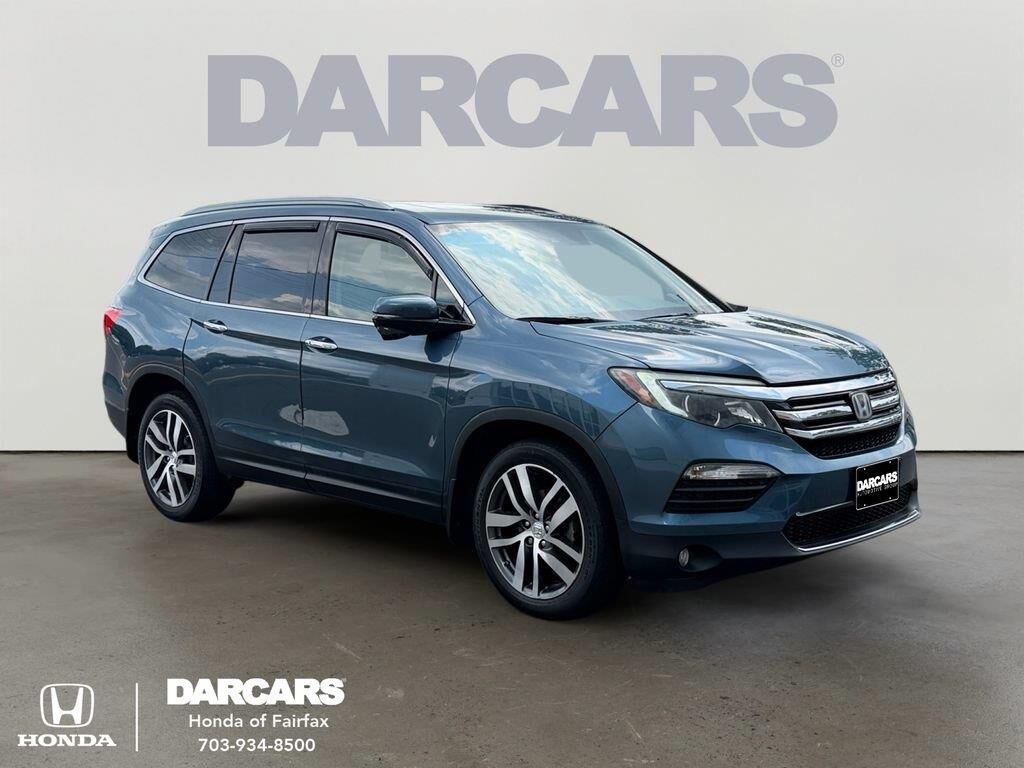 2017 Honda Pilot Touring — photo 1 of 7