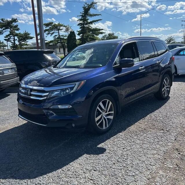 2017 Honda Pilot Touring — photo 1 of 13