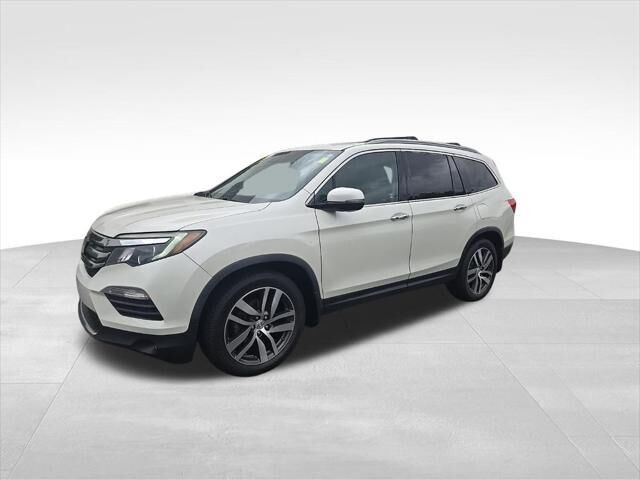 2017 Honda Pilot Touring — photo 1 of 16