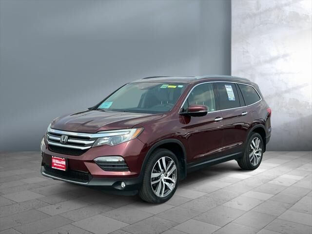 2018 Honda Pilot Touring — photo 1 of 26