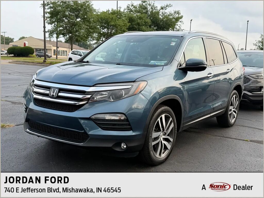 2016 Honda Pilot Touring — photo 1 of 28