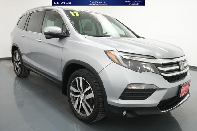 2017 Honda Pilot Touring — photo 1 of 7