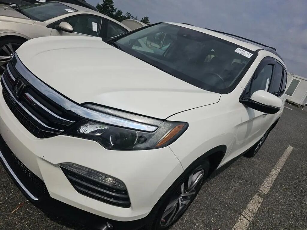 2018 Honda Pilot Touring — photo 1 of 4