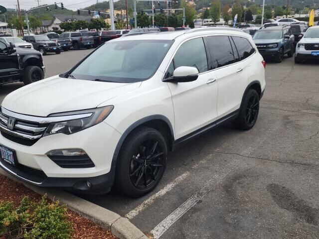 2018 Honda Pilot Touring — photo 1 of 37