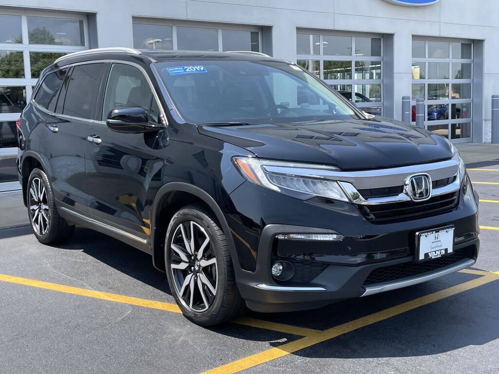 2019 Honda Pilot Touring — photo 1 of 13