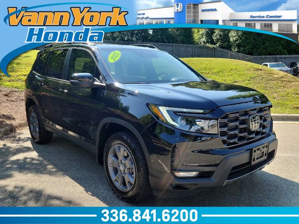 2025 Honda Passport TrailSport — photo 1 of 13