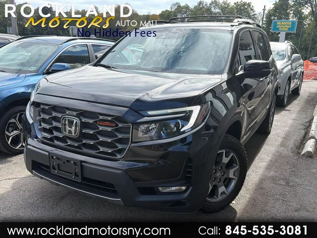 2023 Honda Passport TrailSport — photo 1 of 13