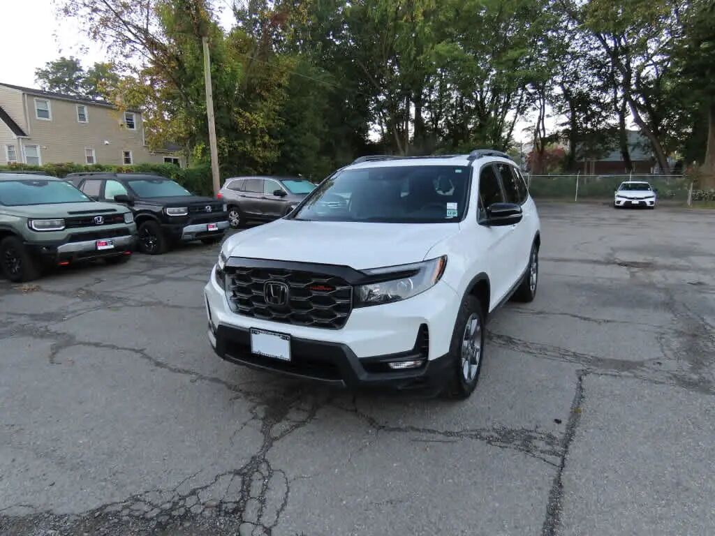 2024 Honda Passport TrailSport — photo 1 of 13