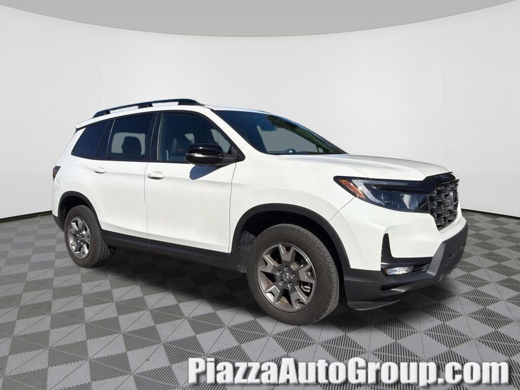 2023 Honda Passport TrailSport — photo 1 of 9