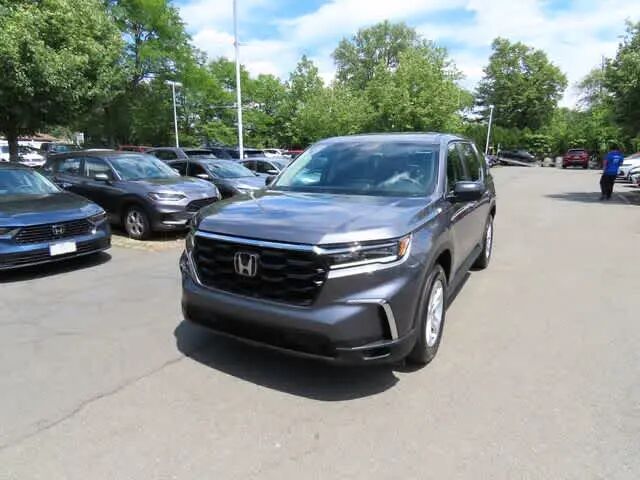 2023 Honda Pilot LX — photo 1 of 13
