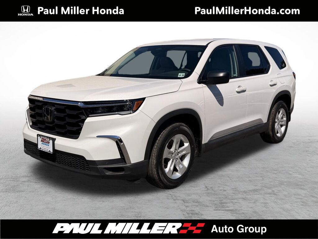 2024 Honda Pilot AWD LX — photo 1 of 7