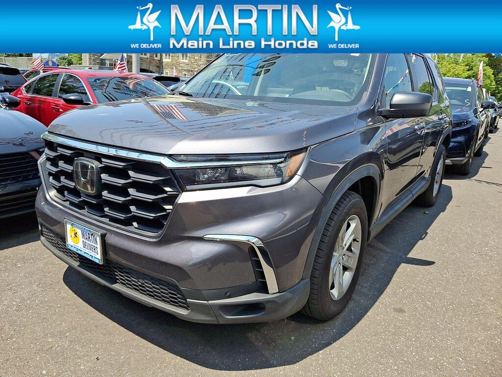 2023 Honda Pilot LX — photo 1 of 20