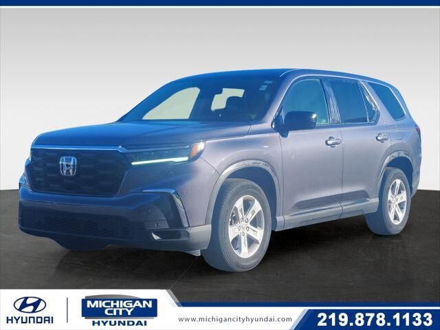 2023 Honda Pilot LX — photo 1 of 13