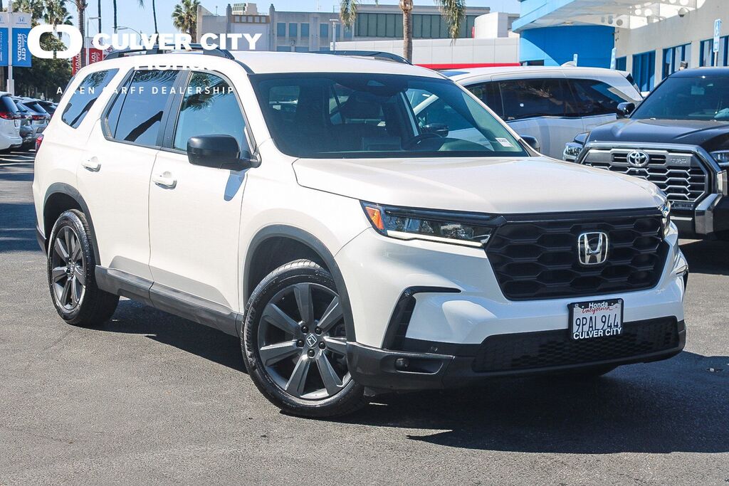 2025 Honda Pilot AWD Sport — photo 1 of 7