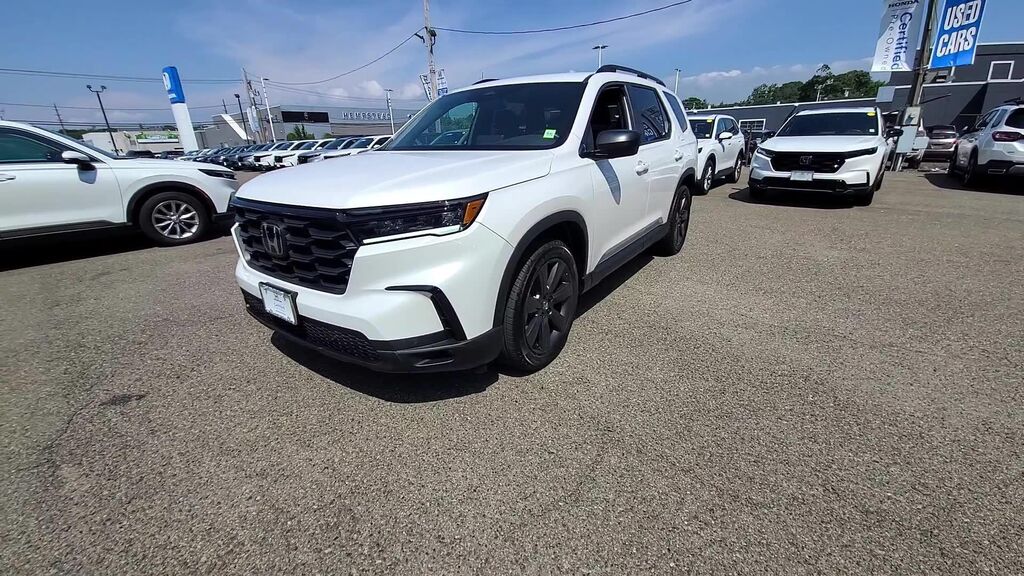 2025 Honda Pilot Sport — photo 1 of 8