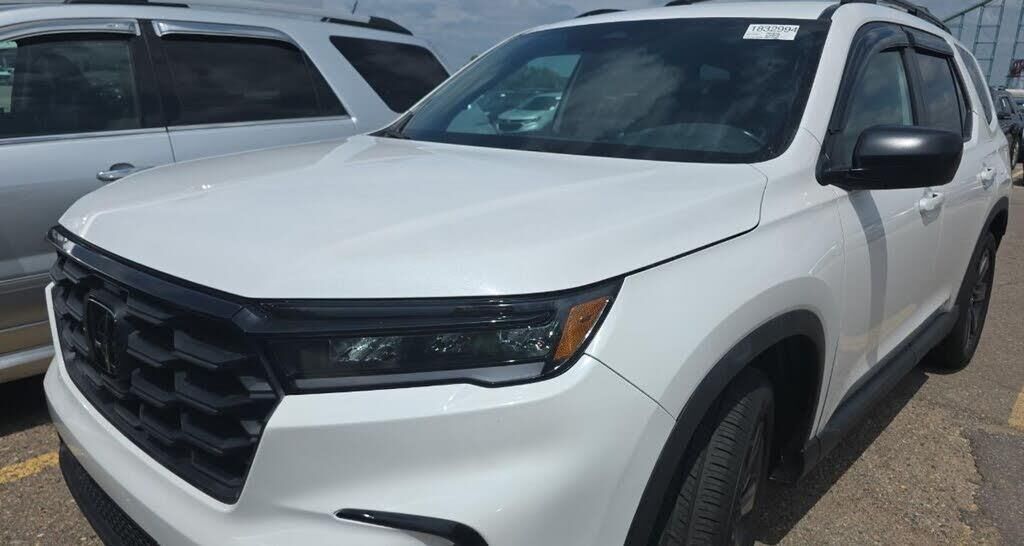 2025 Honda Pilot Sport — photo 1 of 2