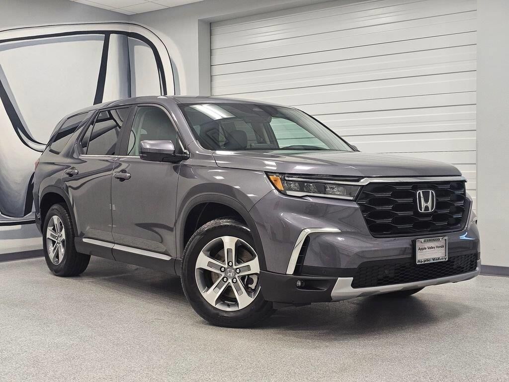 2025 Honda Pilot — photo 1 of 15
