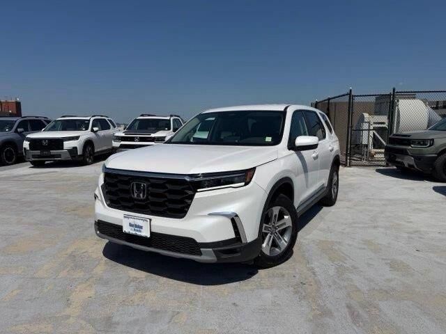 2023 Honda Pilot EX-L w/Rear Captain's Chairs — photo 1 of 13