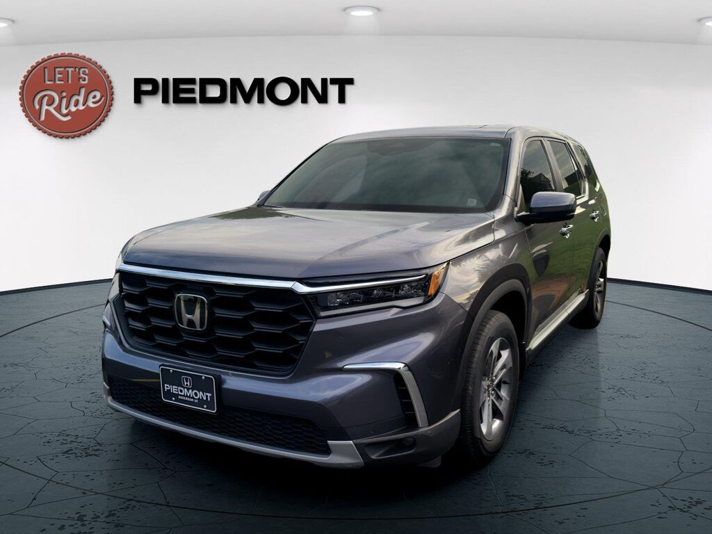 2023 Honda Pilot EX-L w/Rear Captain's Chairs — photo 1 of 7