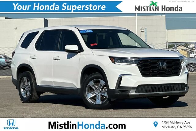 2023 Honda Pilot EX-L w/Rear Captain's Chairs