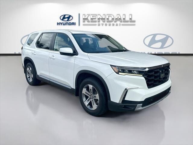 2024 Honda Pilot EX-L w/Rear Captain's Chairs