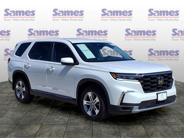 2023 Honda Pilot EX-L w/Rear Captain's Chairs