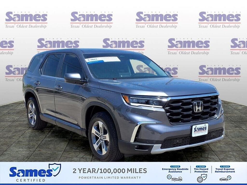 2024 Honda Pilot EX-L w/Rear Captain's Chairs — photo 1 of 1