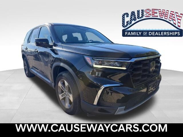 2024 Honda Pilot EX-L w/Rear Captain's Chairs