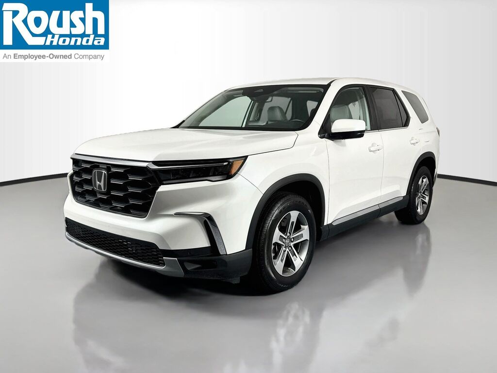 2024 Honda Pilot EX-L w/Rear Captain's Chairs — photo 1 of 13