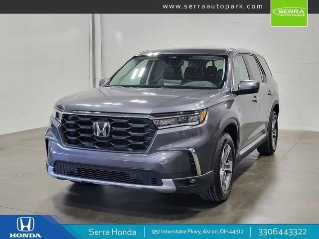 2023 Honda Pilot EX-L w/Rear Captain's Chairs — photo 1 of 18